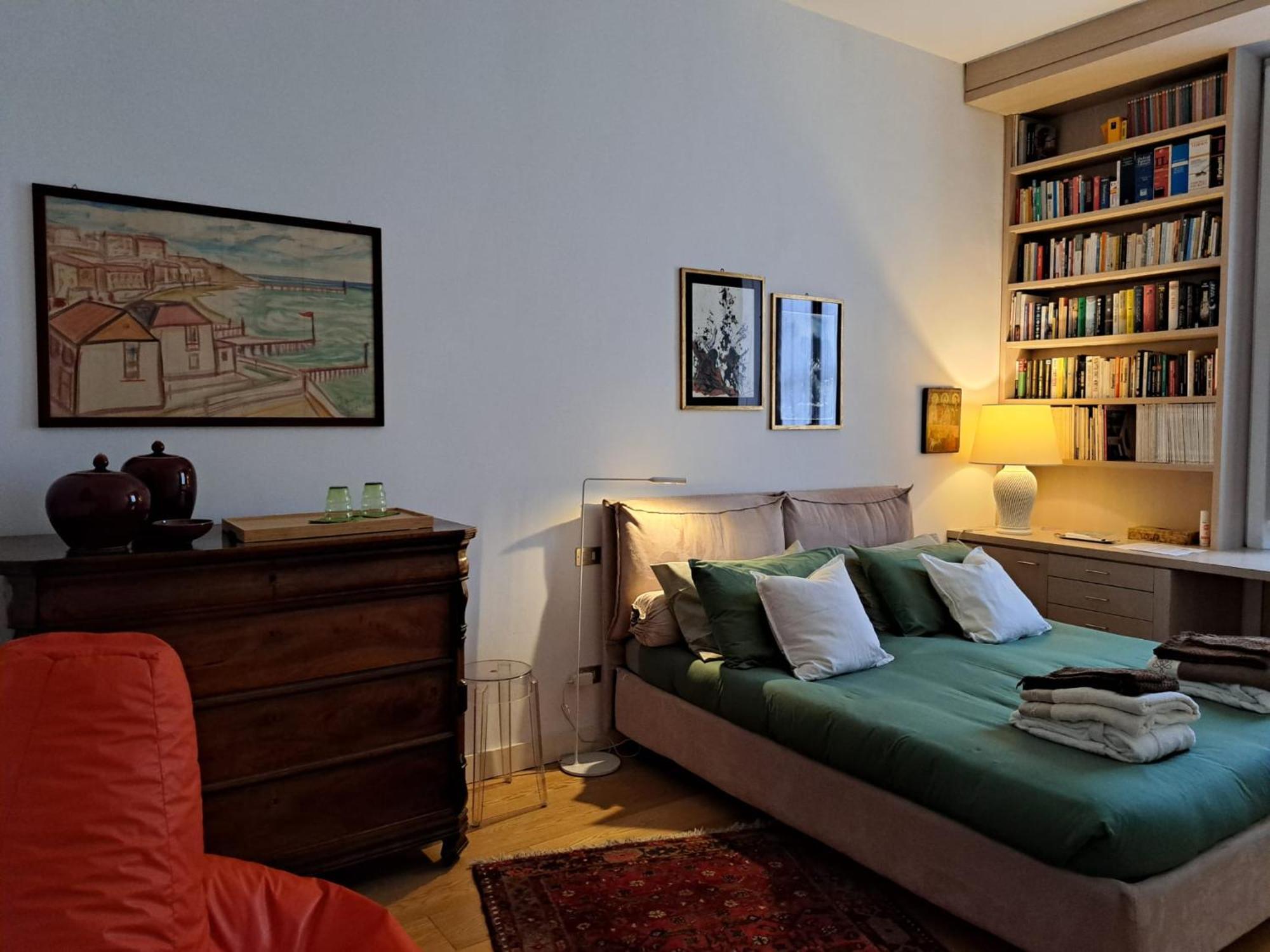 Casa Mari - Free Secure Parking, Breakfast, Private Bathroom, Wifi, Garden, Aircon, 3 Min Walk To Metro And Train Station * Milano