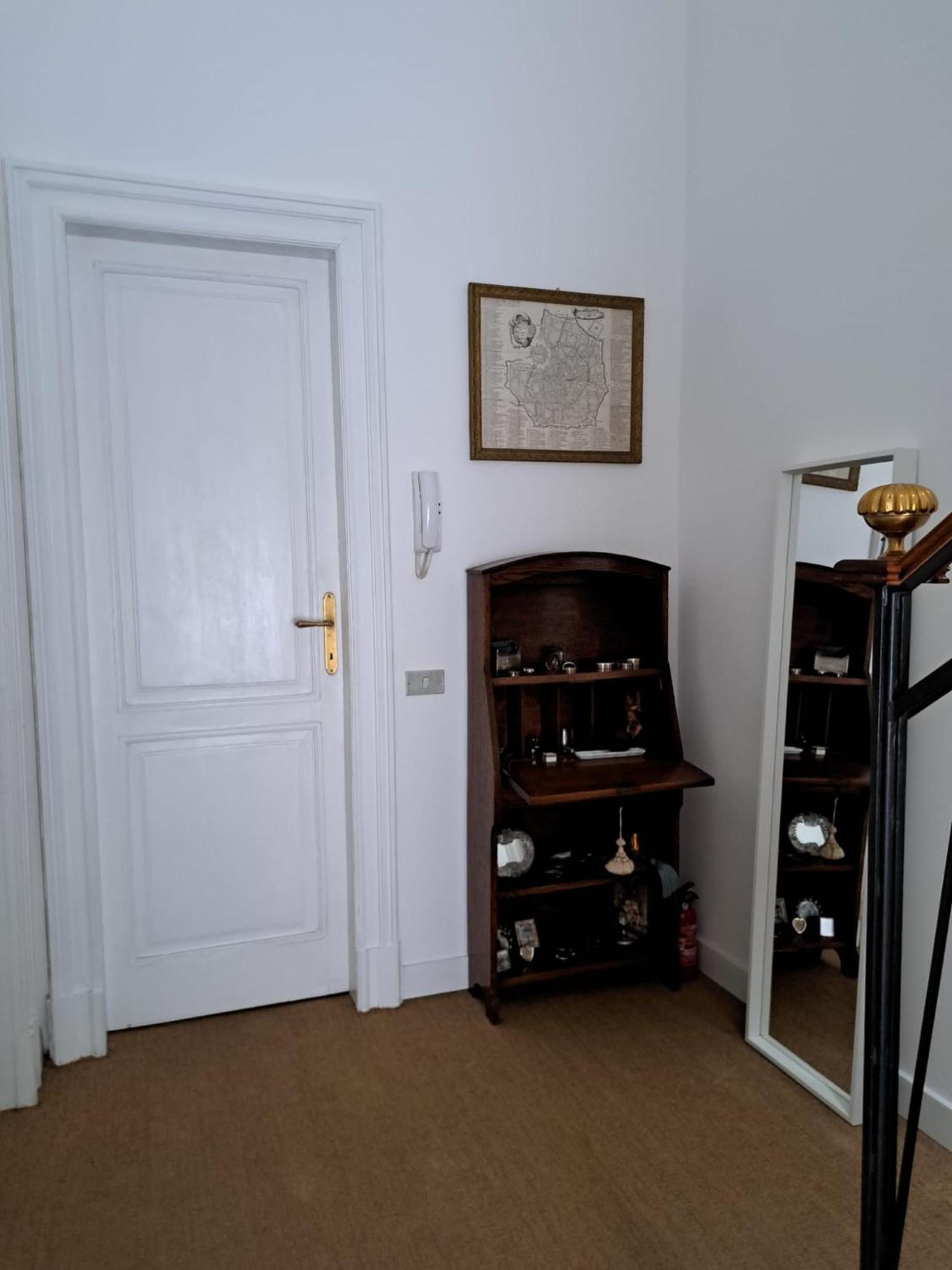 Casa Mari - Free Secure Parking, Breakfast, Private Bathroom, Wifi, Garden, Aircon, 3 Min Walk To Metro And Train Station Bed & Breakfast Milano